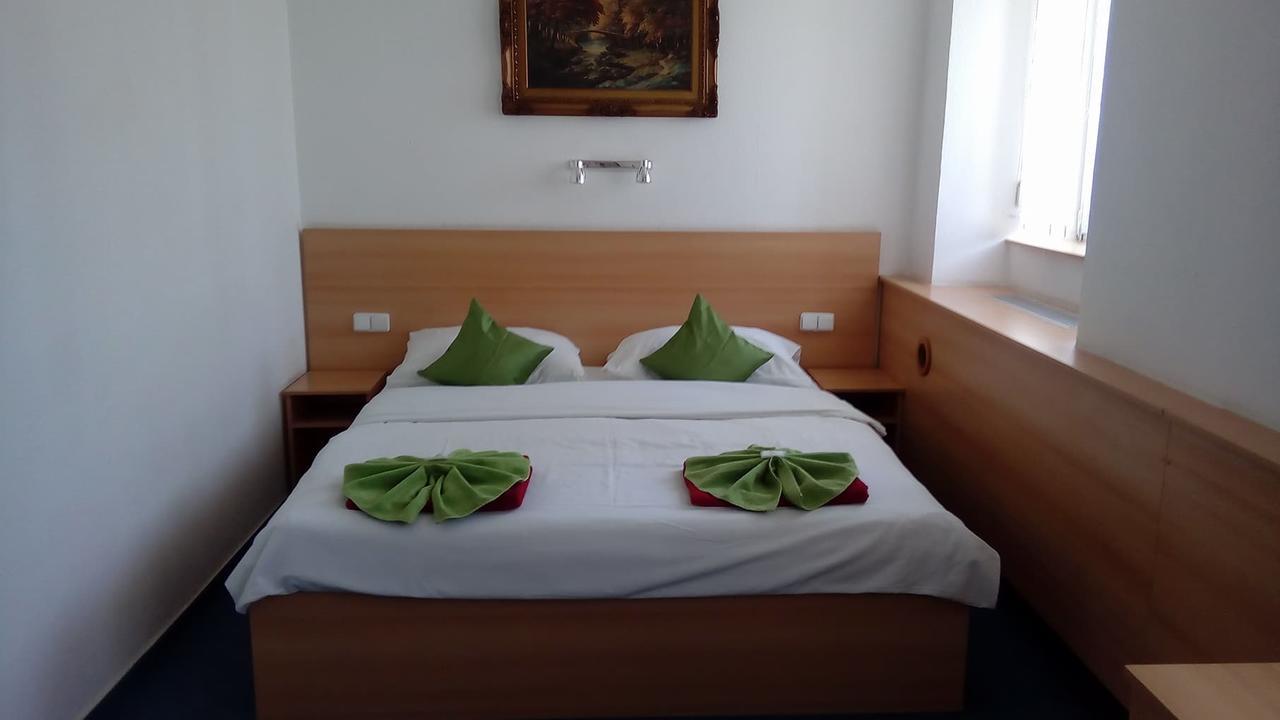 Hotel O.K. 1 Beroun  Exteriör bild
